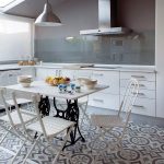 Cristal en el  frente de cocina&chic.