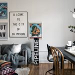 Decorar interiores con letras luminosas.