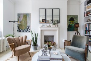 Una cocina con bombillas colgantes. – Interiores Chic | Blog de