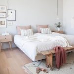 Decorar la pared de la cama.