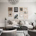 Decorar con cuadros un salón nórdico.