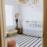 Decora una habitación de bebe en tonos neutros.